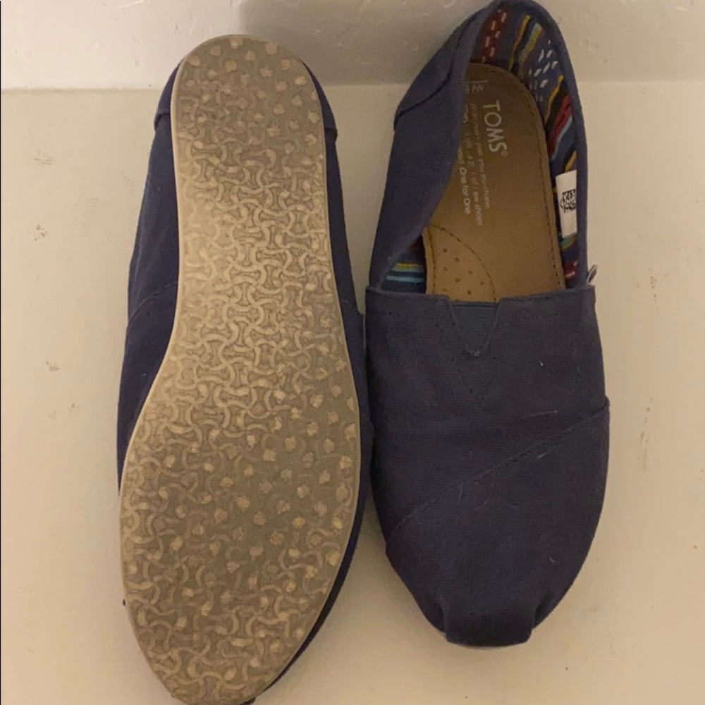Toms - Picture 2 of 3